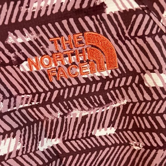 The North Face Women's Burgundy Patterned Raincoat - Picture 3 of 9